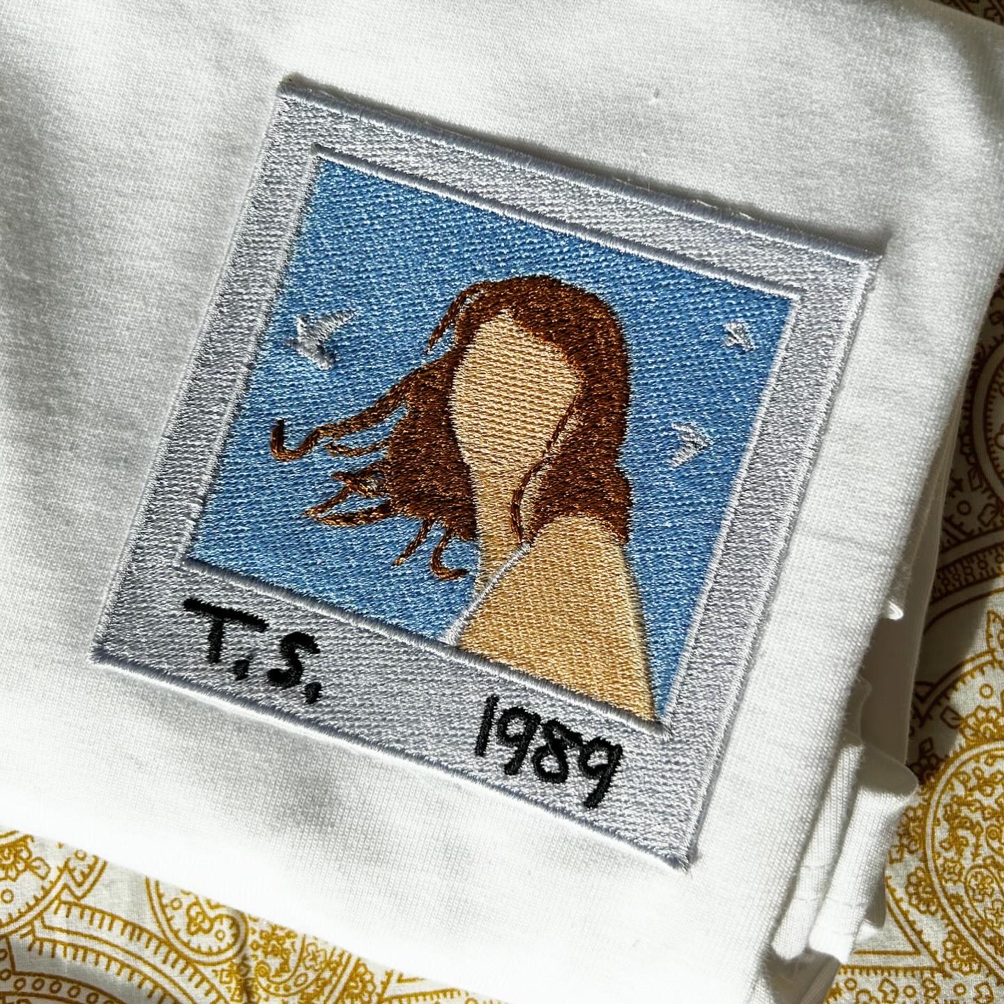 Tricou Taylor Swift 1989 Taylors Version tricou brodat stil polaroid - Image 3