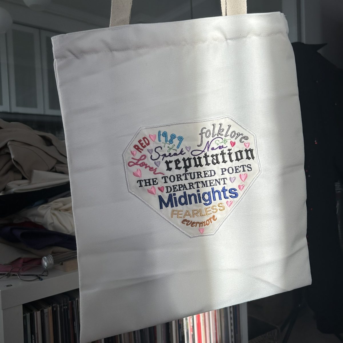 Tote Bag brodat Eras Tour in forma de inima Taylors Version