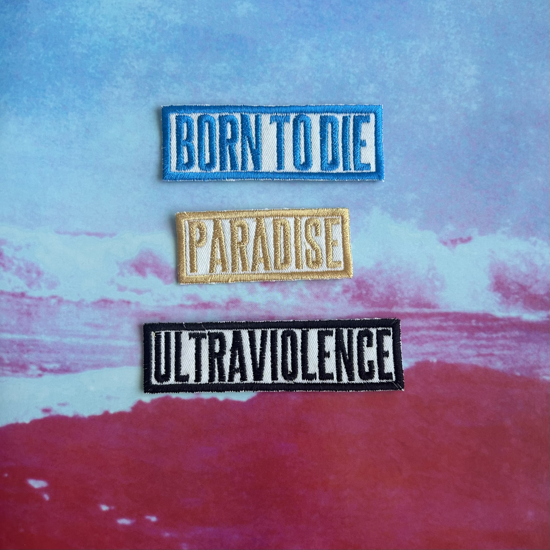 Lana del Rey Patchuri Adezive cu Discografia Completa, Fundal Alb, Set Complet sau Individual - imagine 2